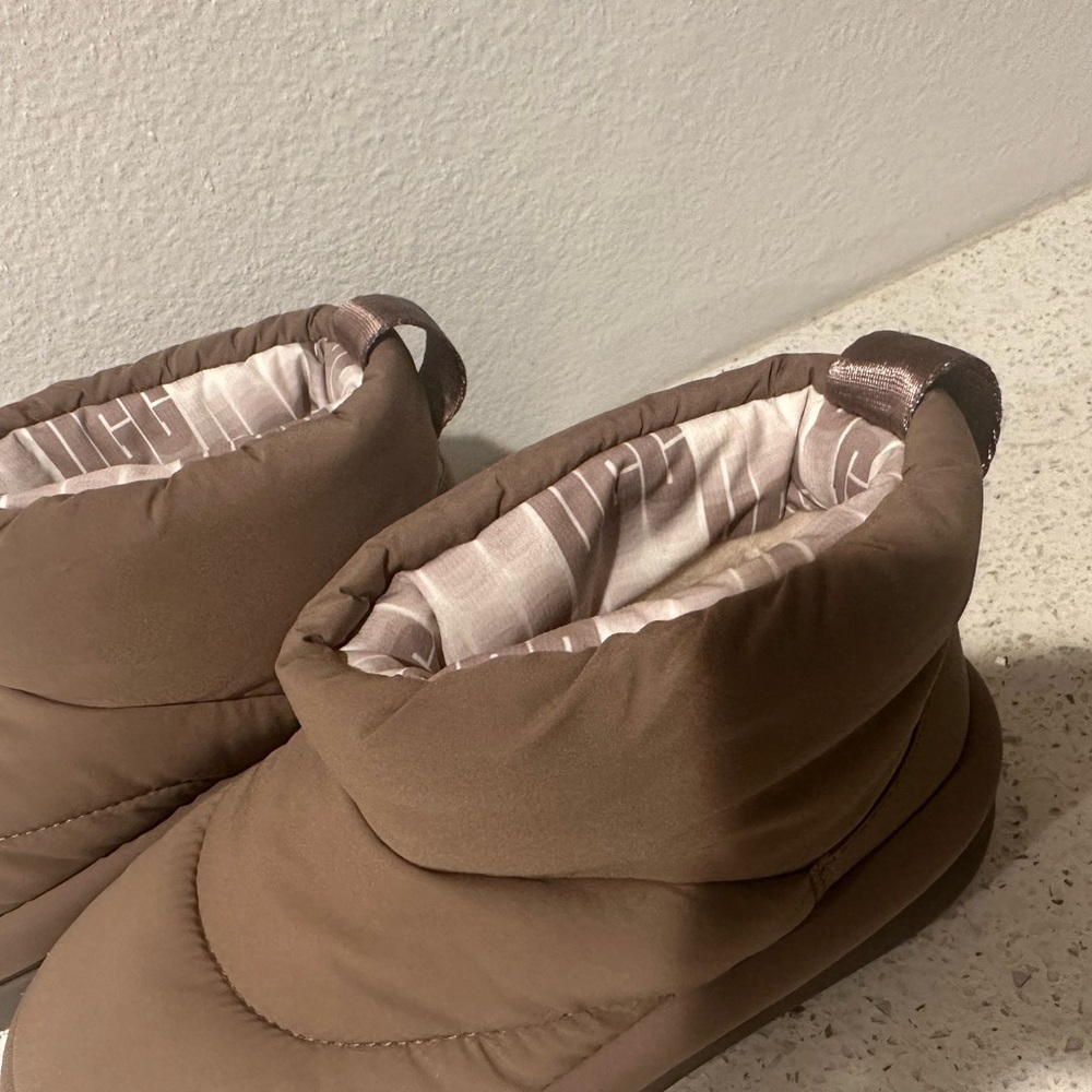 UGG - Picture 4 of 10
